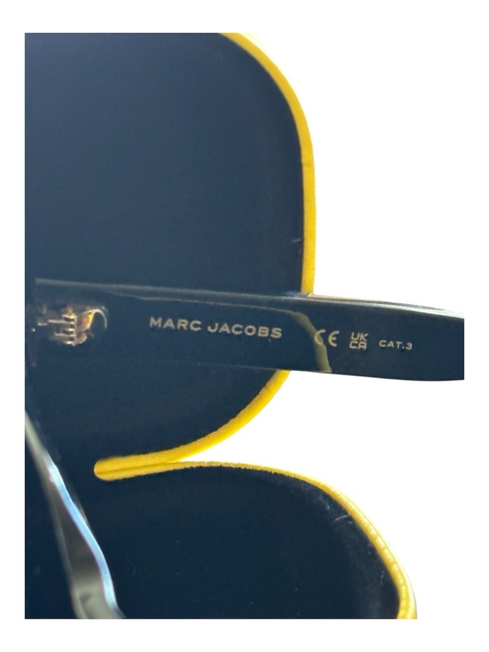 Marc Jacobs Black Sunglasses with Gold Temple Accents and Gradient Lenses Unisex - Picture 13 of 14